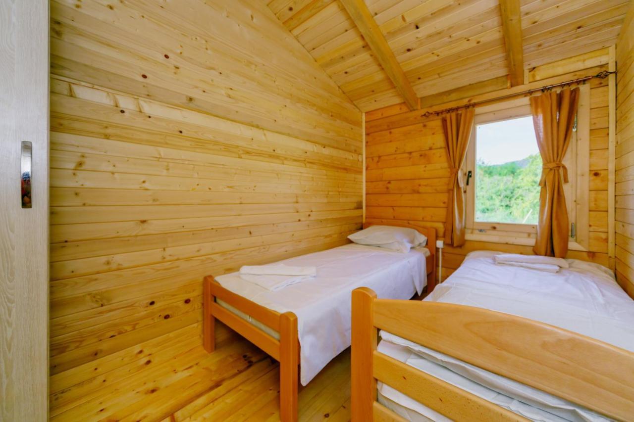 Orahovo Cottages เวียร์ปาซาร์ ภายนอก รูปภาพ