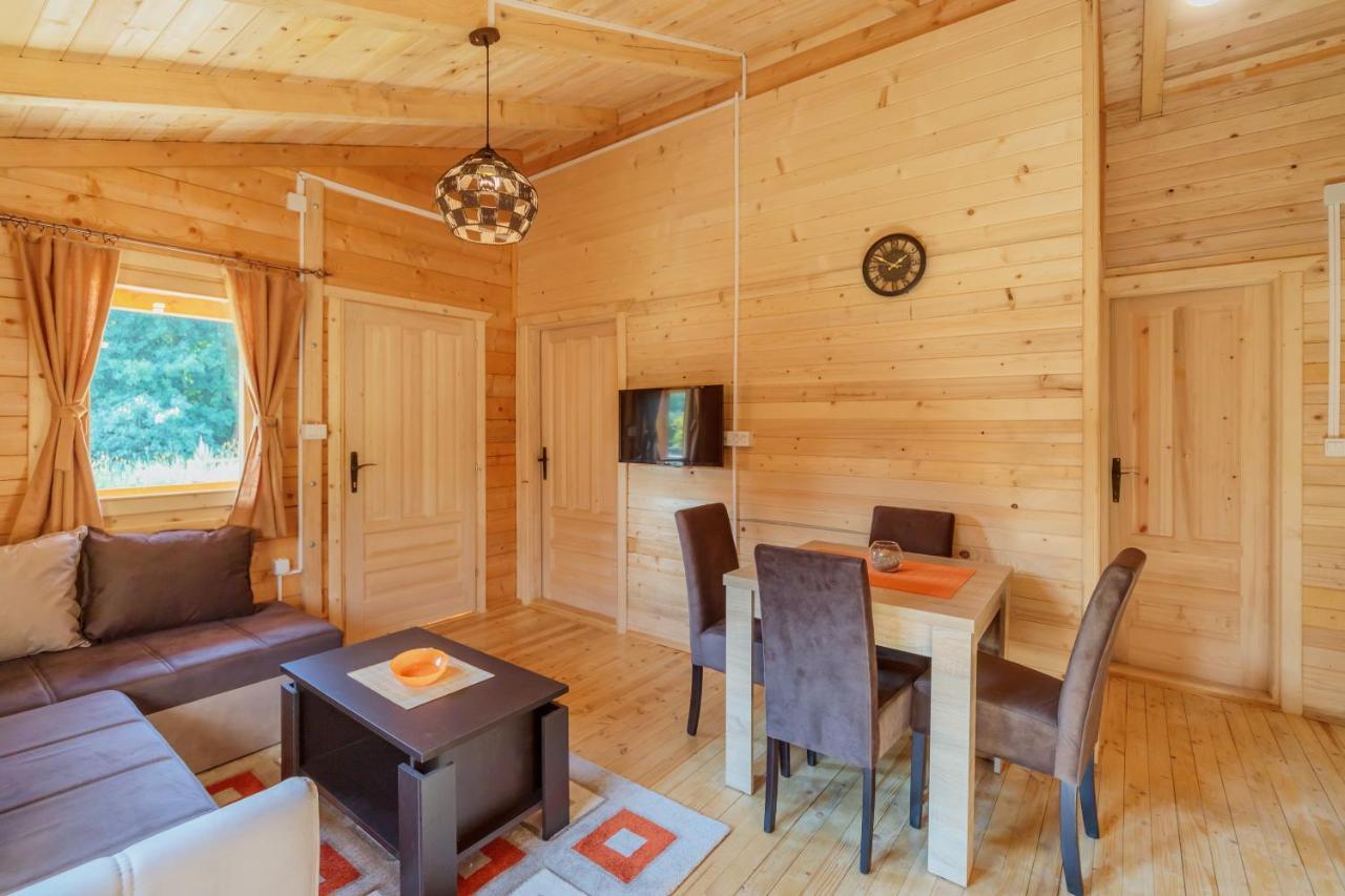 Orahovo Cottages เวียร์ปาซาร์ ภายนอก รูปภาพ