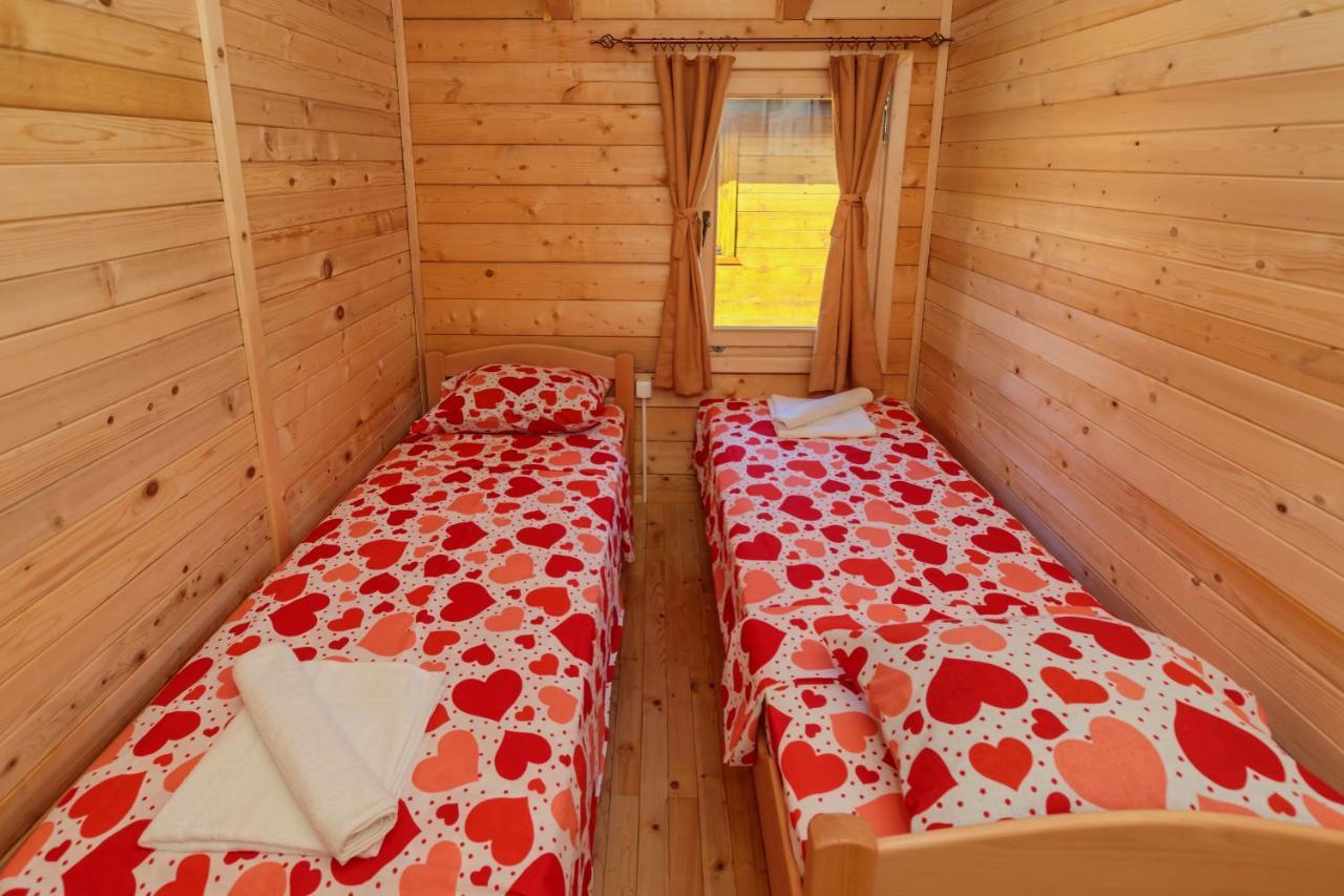 Orahovo Cottages เวียร์ปาซาร์ ภายนอก รูปภาพ