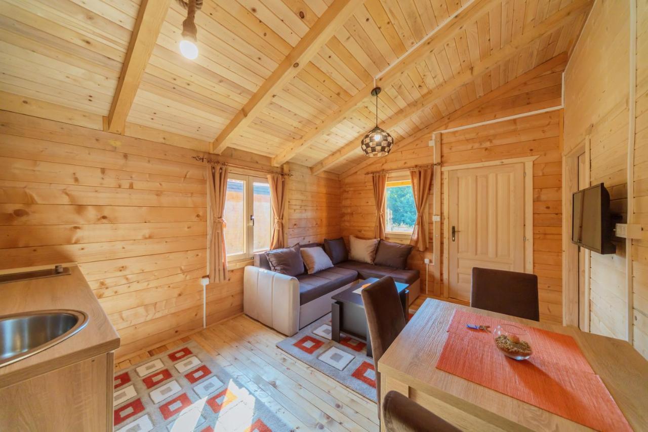 Orahovo Cottages เวียร์ปาซาร์ ภายนอก รูปภาพ