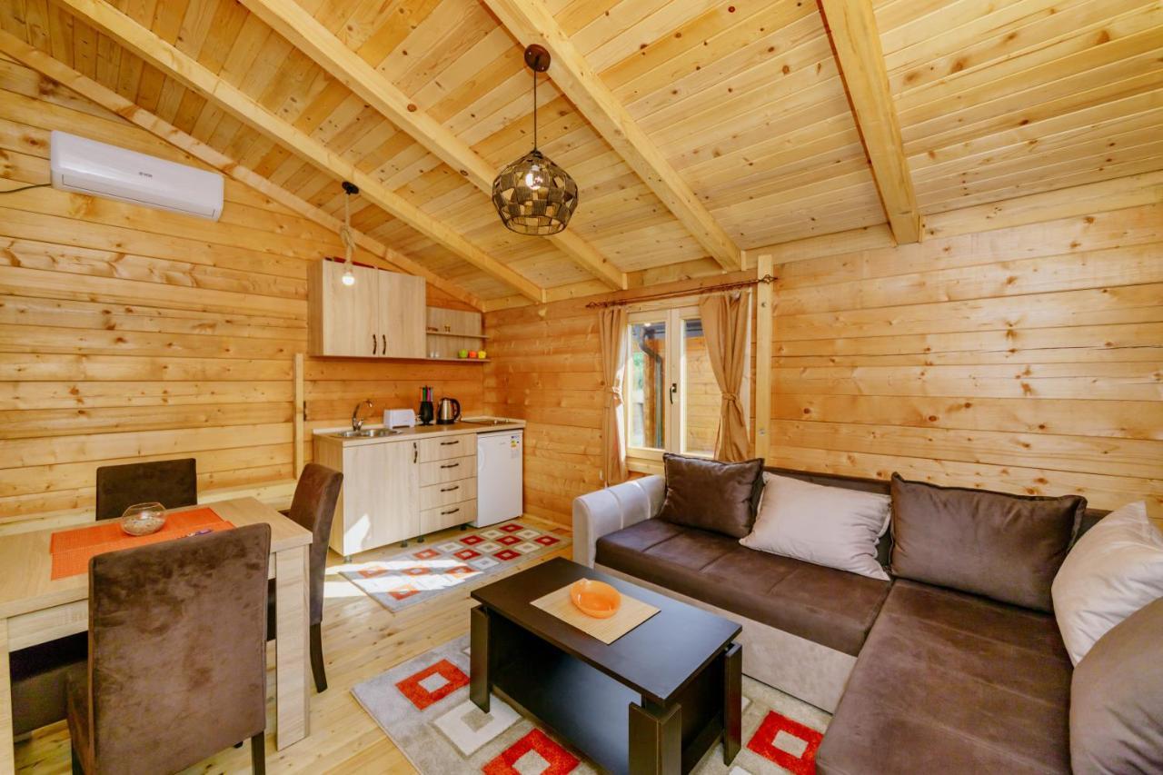 Orahovo Cottages เวียร์ปาซาร์ ภายนอก รูปภาพ