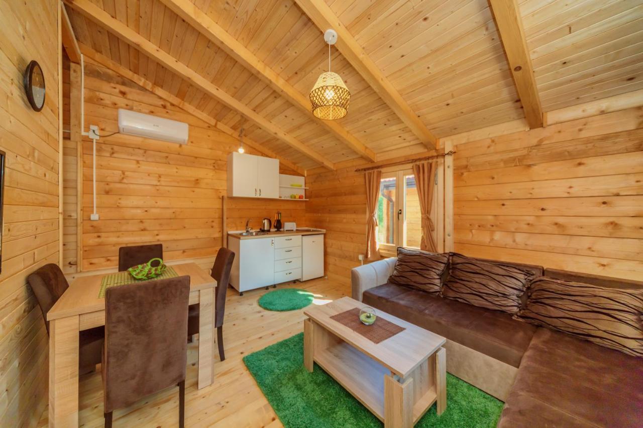 Orahovo Cottages เวียร์ปาซาร์ ภายนอก รูปภาพ