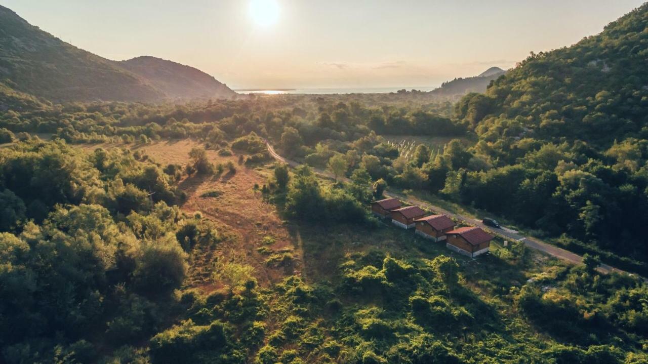 Orahovo Cottages เวียร์ปาซาร์ ภายนอก รูปภาพ
